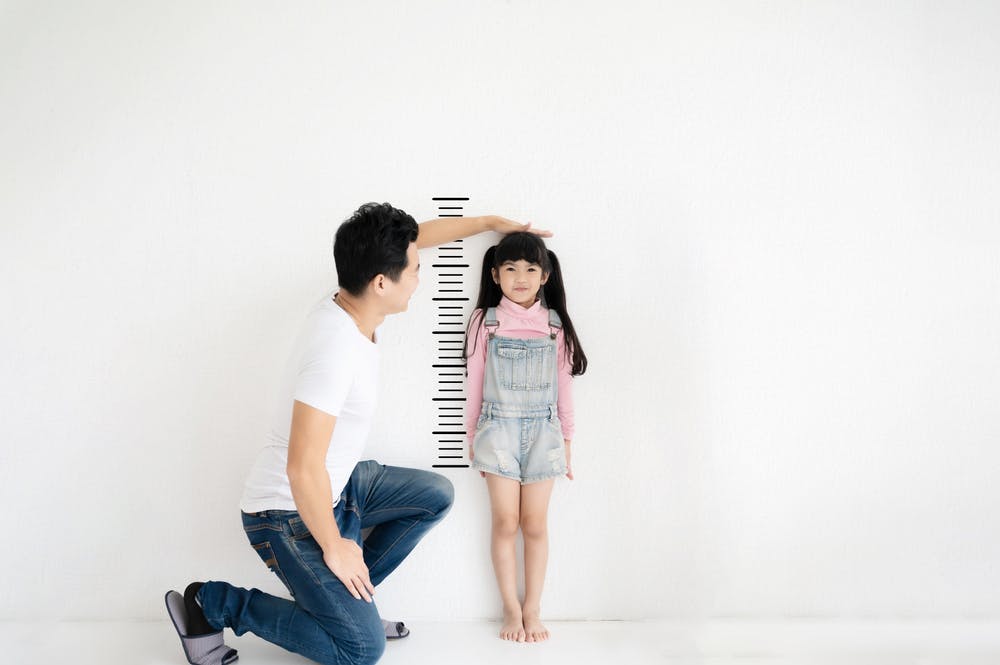 Bố mẹ cần phải làm gì để tăng chiều cao cho con ?