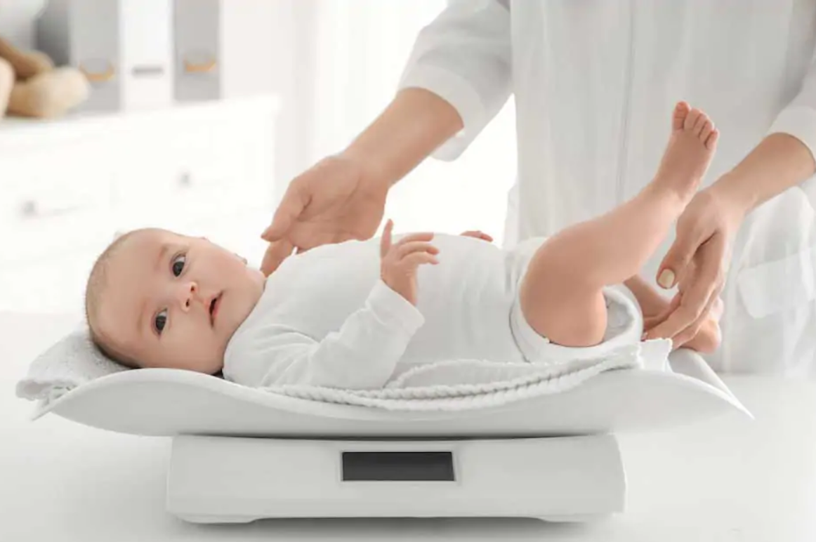 Tăng cân ở trẻ sơ sinh như thế nào là chuẩn?
